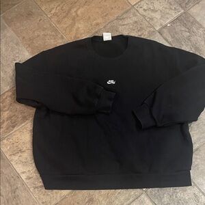 Nike SB Men's Classic Black Crewneck Sweatshirt